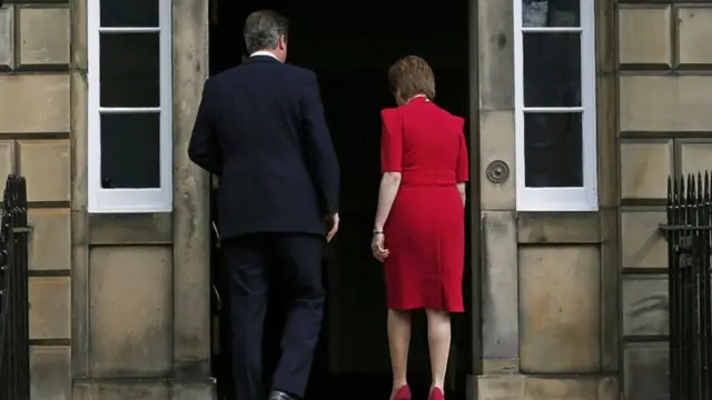 David Cameron and Nicola Sturgeon enter Bute House