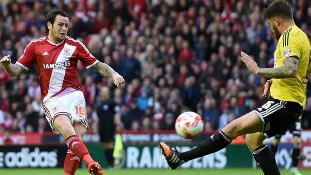 Lee Tomlin scores