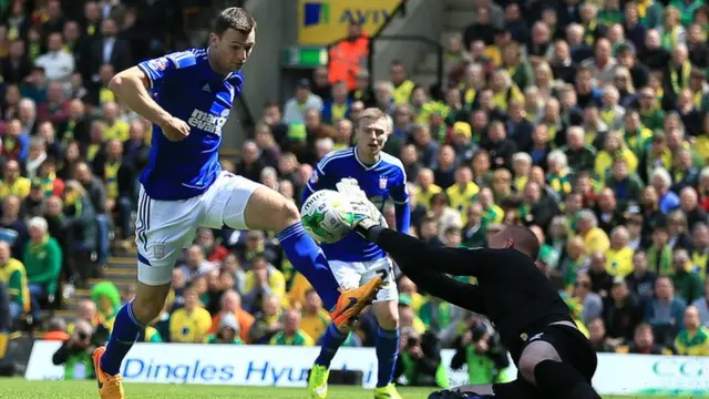 Tommy Smith scores