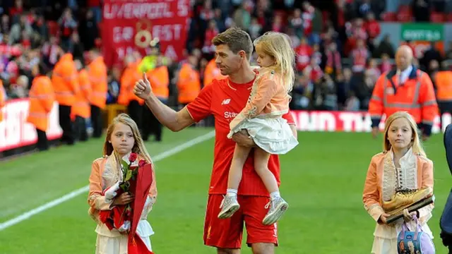 Liverpool captain Steven Gerrard with his daughters