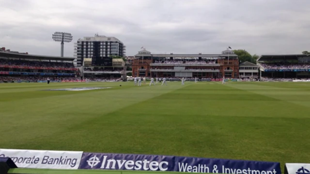 Lords cricket ground boundary