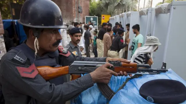 Security guard in Lahore