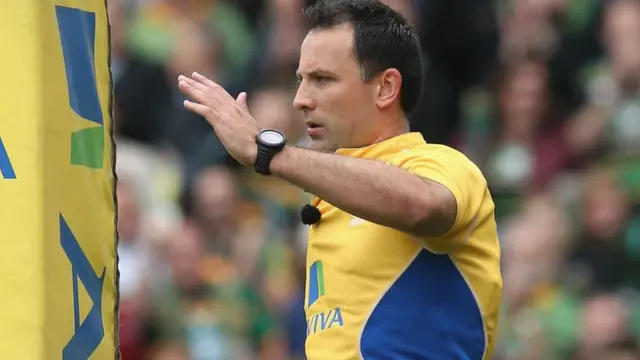 Referee Greg Garner sends Mako Vunipola to the sin bin