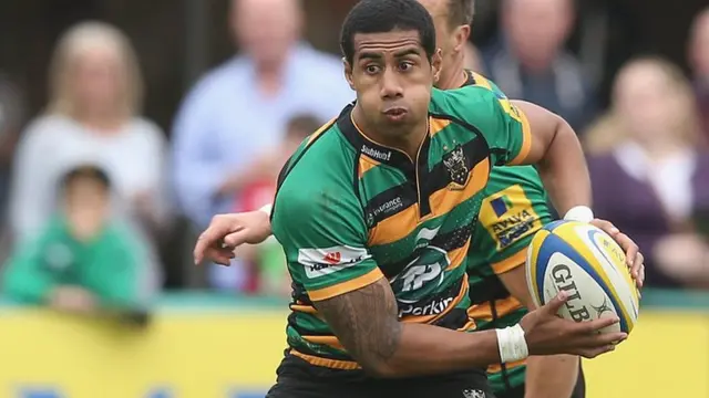 Ken Pisi attacks