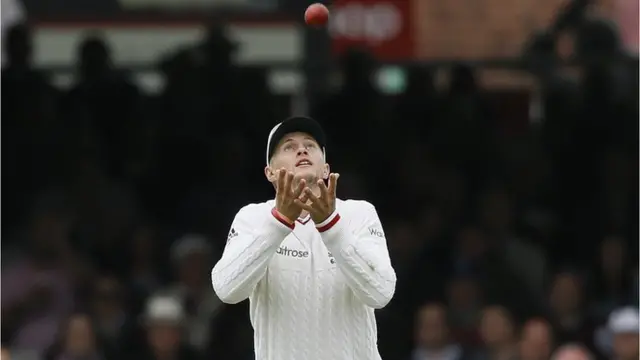 Joe Root catches Matt Henry