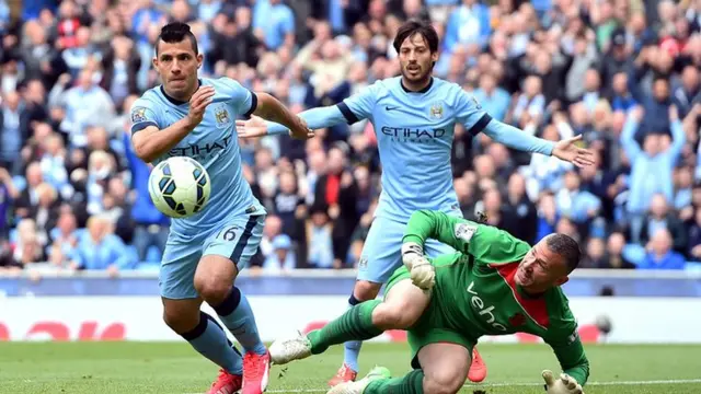 Kelvin Davis denies Sergio Aguero