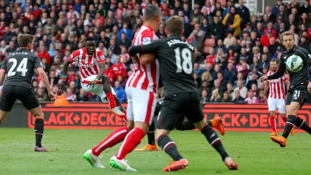 Mame Biram Diouf scores