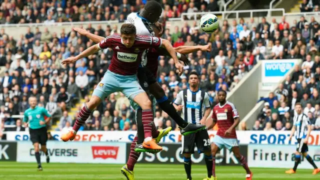 Moussa Sissoko scores