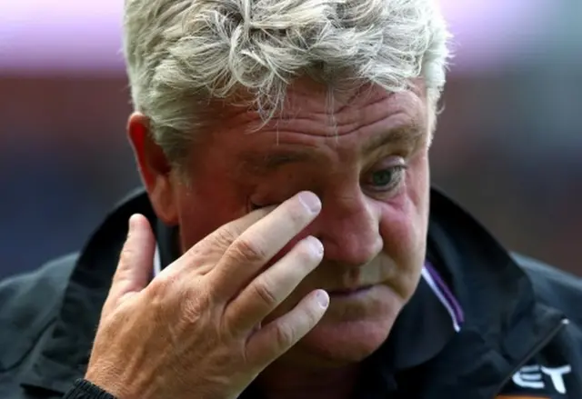 Steve Bruce looks dejected