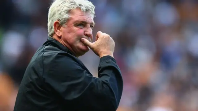 Steve Bruce looks dejected