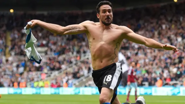 Jonas Gutierrez celebrates