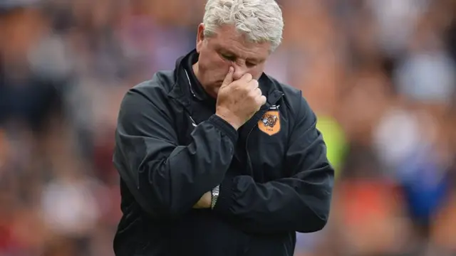 Steve Bruce looks dejected