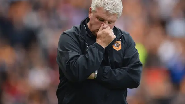 Steve Bruce looks dejected