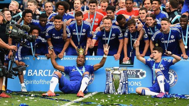 Chelsea celebrate winning the 2014/15 Premier League title