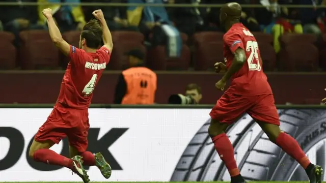 Grzegorz Krychowiak scores