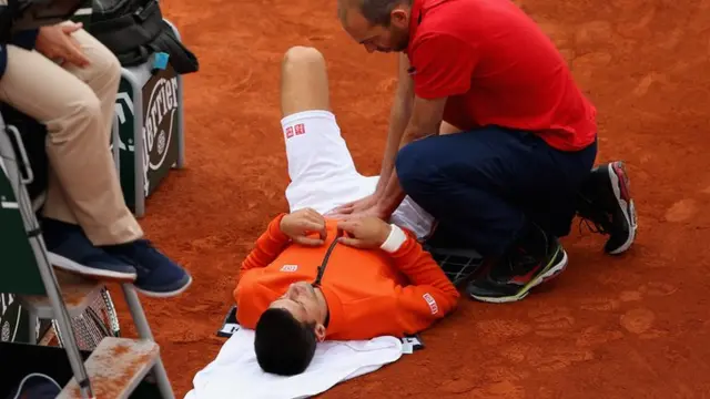 Novak Djokovic receives treatement