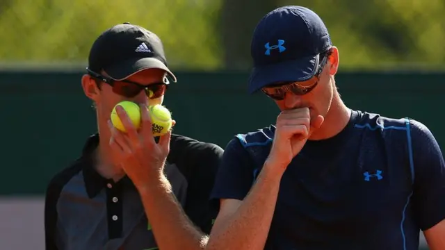 Jamie Murray talks tactics with his partner John Peers