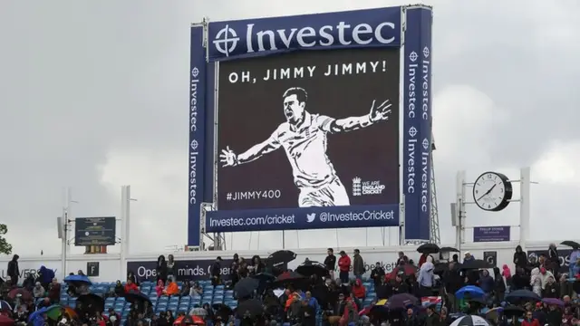 Headingley Cricket Ground celebrates James Anderson's 400th test wicket