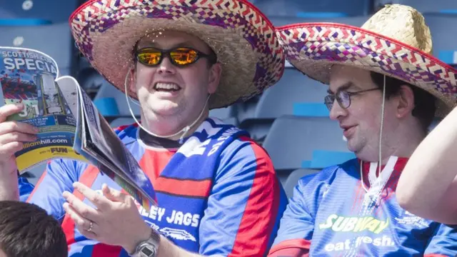 Inverness CT fans in sombreros