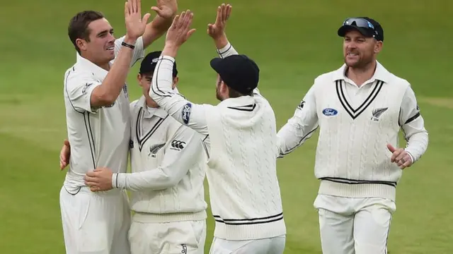 New Zealand celebrate taking the wicket of Joe Root