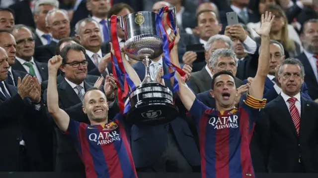 Xavi and Iniesta lift the Copa Del Rey