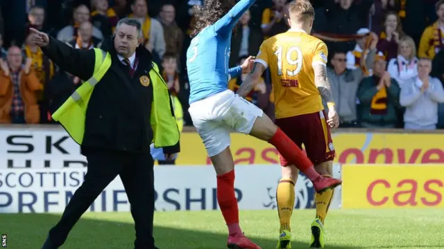 Bilel Mohsni lashes out at Lee Erwin