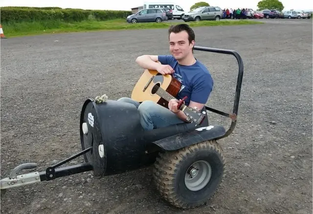 Performer in a buggy