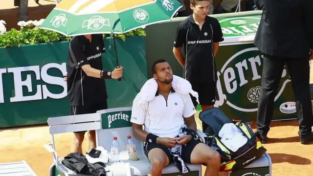 Tsonga takes shelter