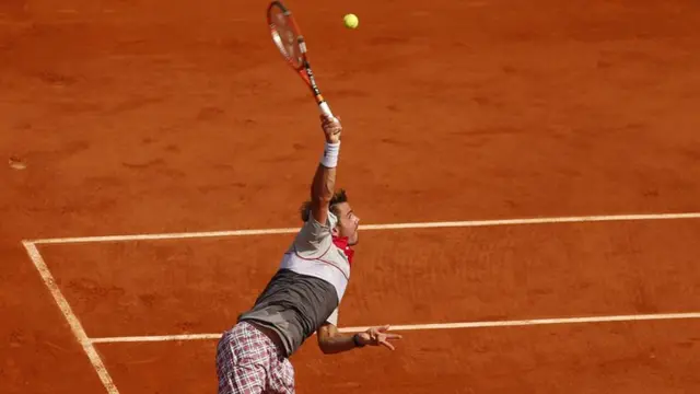 Wawrinka serves