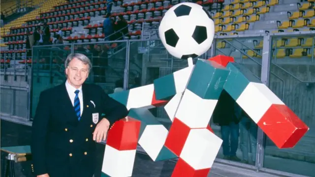 England manager Bobby Robson with 'Ciao', the mascot of the 1990 FIFA World Cup