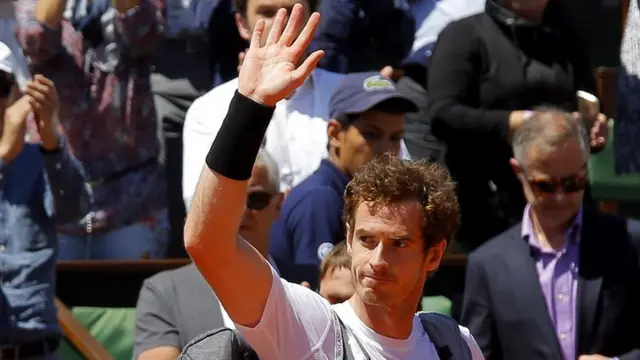 Andy Murray salutes the crowd