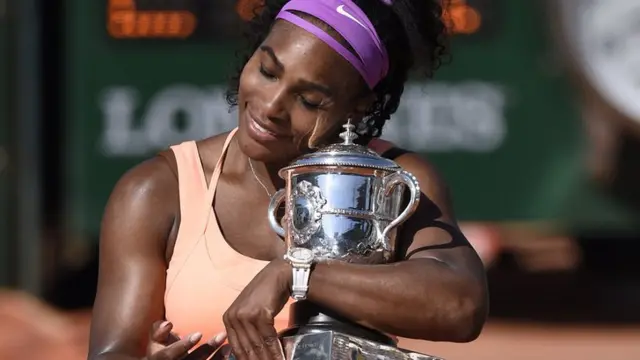 Serena Williams with the French Open trophy