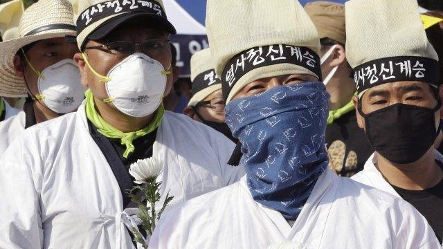 People wearing masks as protection from Mers