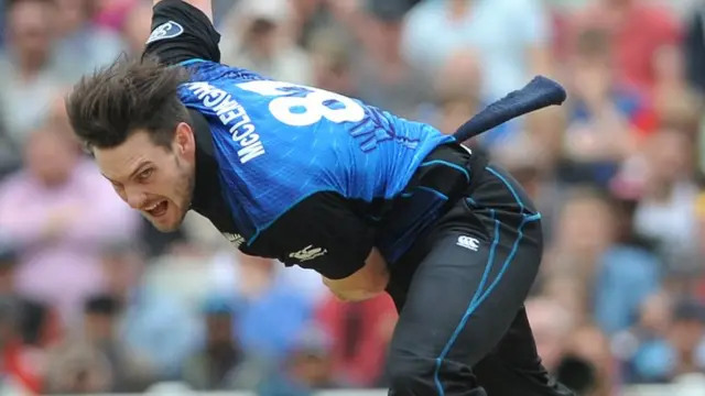 Mitchell McClenaghan bowls