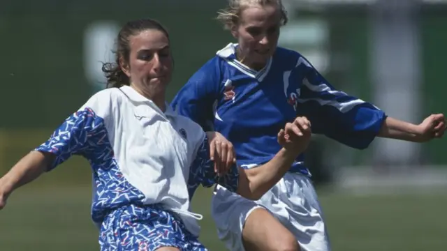 Marieanne Spacey playing for England against Iceland in 1992