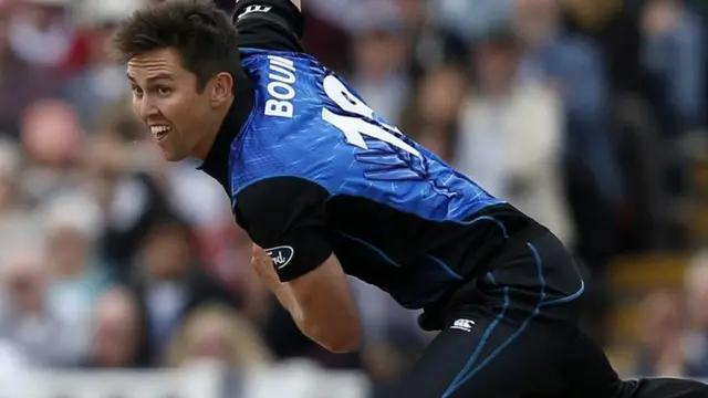 Trent Boult bowls