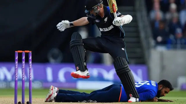 Kane Williamson jumps over bowler Adil Rashid