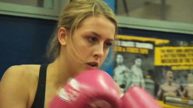 a woman Thai Boxing