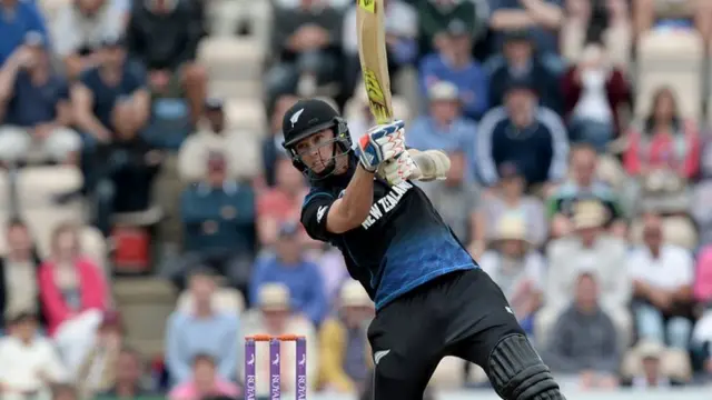 Tim Southee hits the winning runs