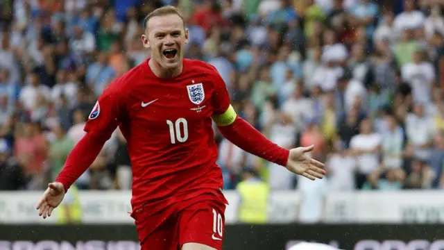 Wayne Rooney celebrates