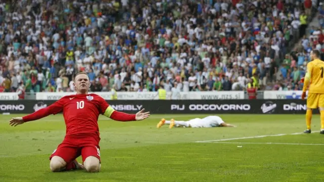 Wayne Rooney celebrates