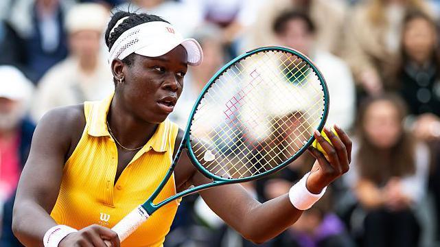 Victoria Mboko serving