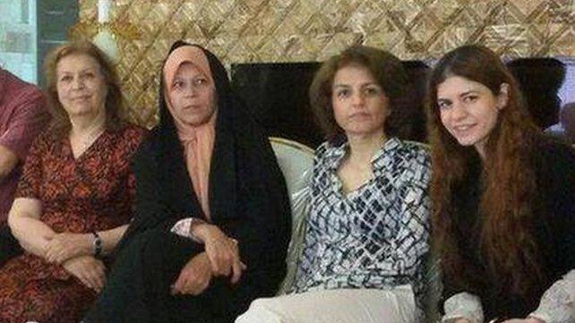 Faezeh Hashemi (centre-left) sitting next to Fariba Kamalabadi (centre-right)