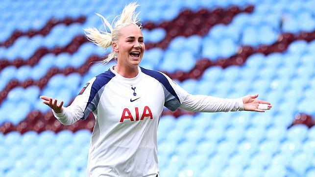 Cathinka Tandberg celebrates scoring for Spurs