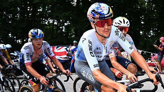 Tom Pidcock competes on stage 13 of the Tour de France