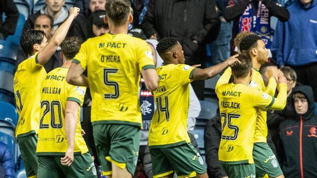Hibs players celebrate