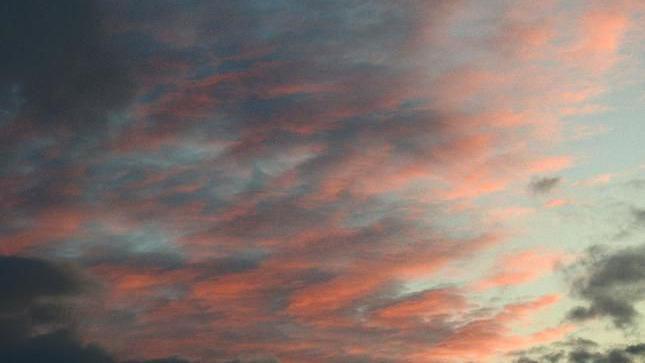 pink clouds in the sky as sunsets 