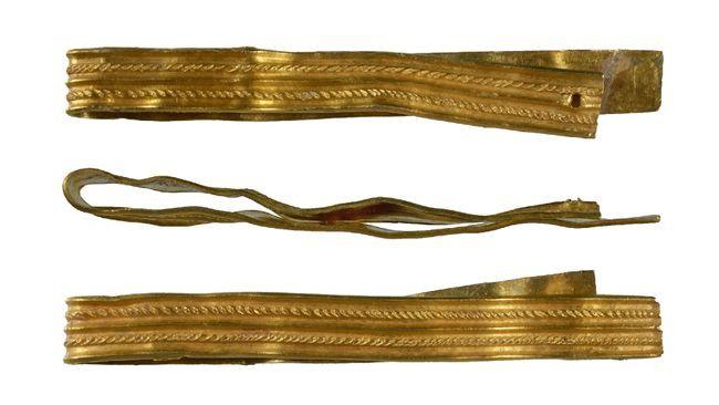 The gold bracelet has been described as "exceptional" and "relatively rare in Roman Britain"