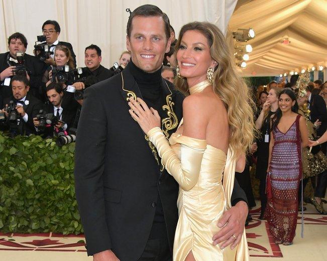 NFL quarterback Tom Brady and his wife, Gisele Bündchen, appear on the red carpet.