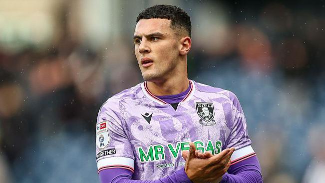 Bailey Cadamarteri applauds